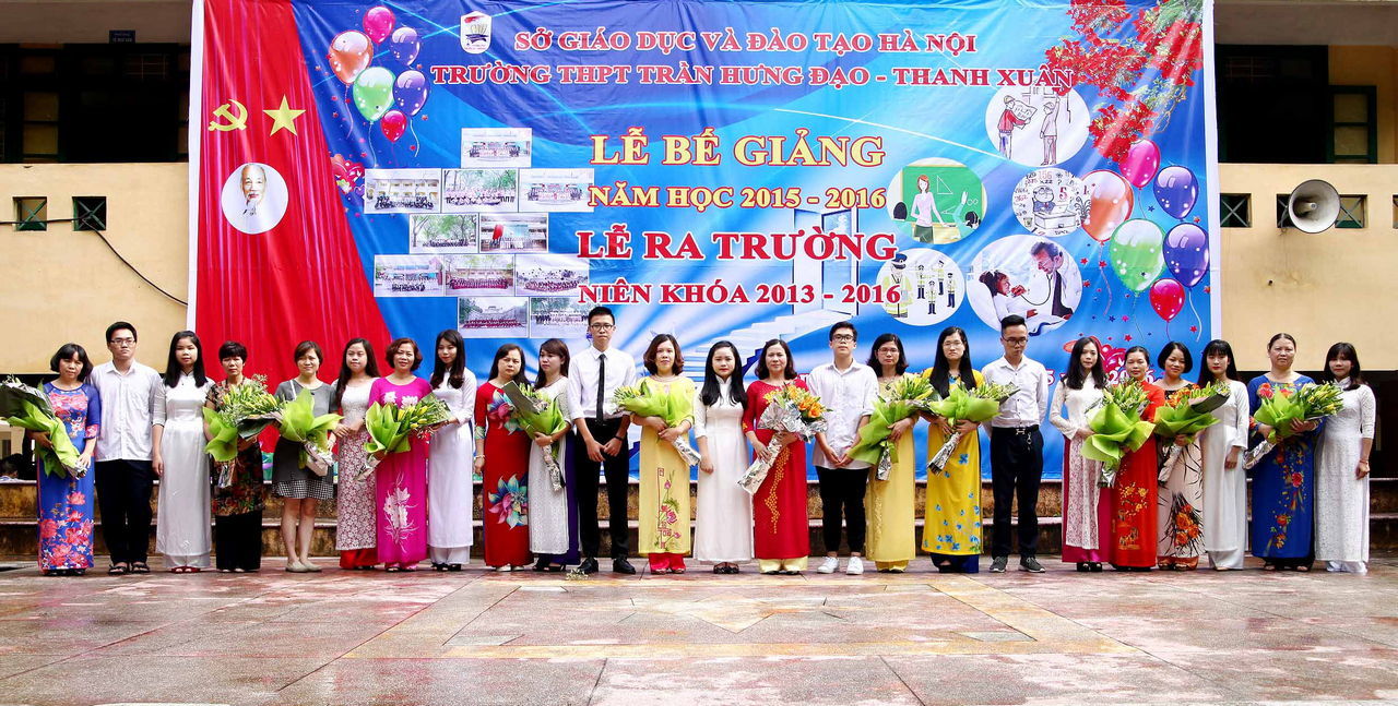 Lễ ra trường của học sinh lớp 12 nin kha 2013 - 2016