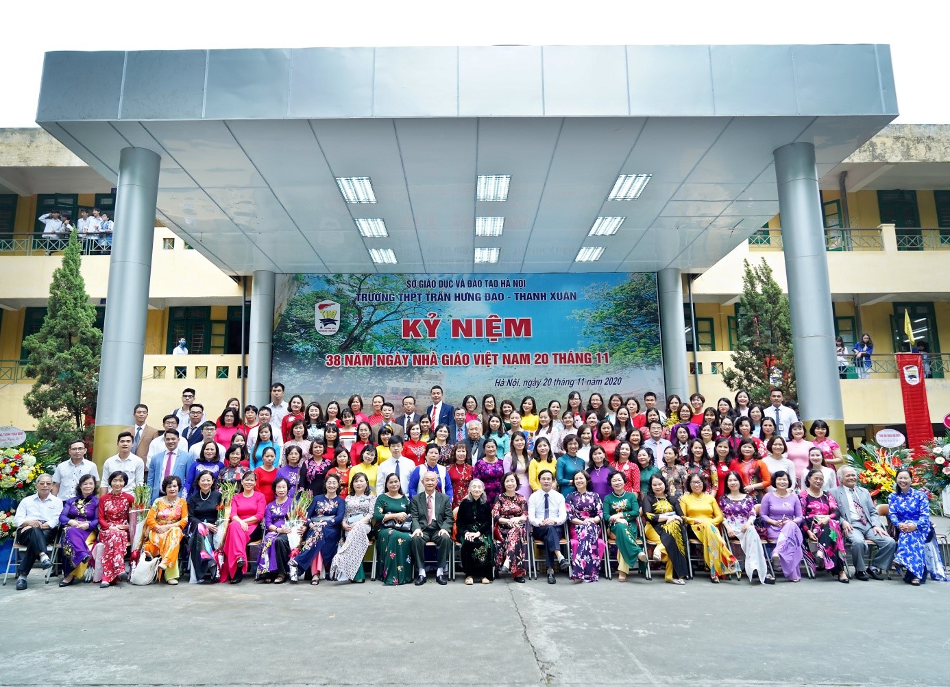 TRƯỜNG THPT TRẦN HƯNG ĐẠO - THANH XUN LONG TRỌNG TỔ CHỨC LỄ KỈ NIỆM NGY NH GIO VIỆT NAM 20 - 11