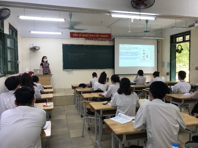 NGY ĐẦU TRỞ LẠI TRƯỜNG CỦA THẦY V TR TRƯỜNG THPT TRẦN HƯNG ĐẠO - THANH XUN